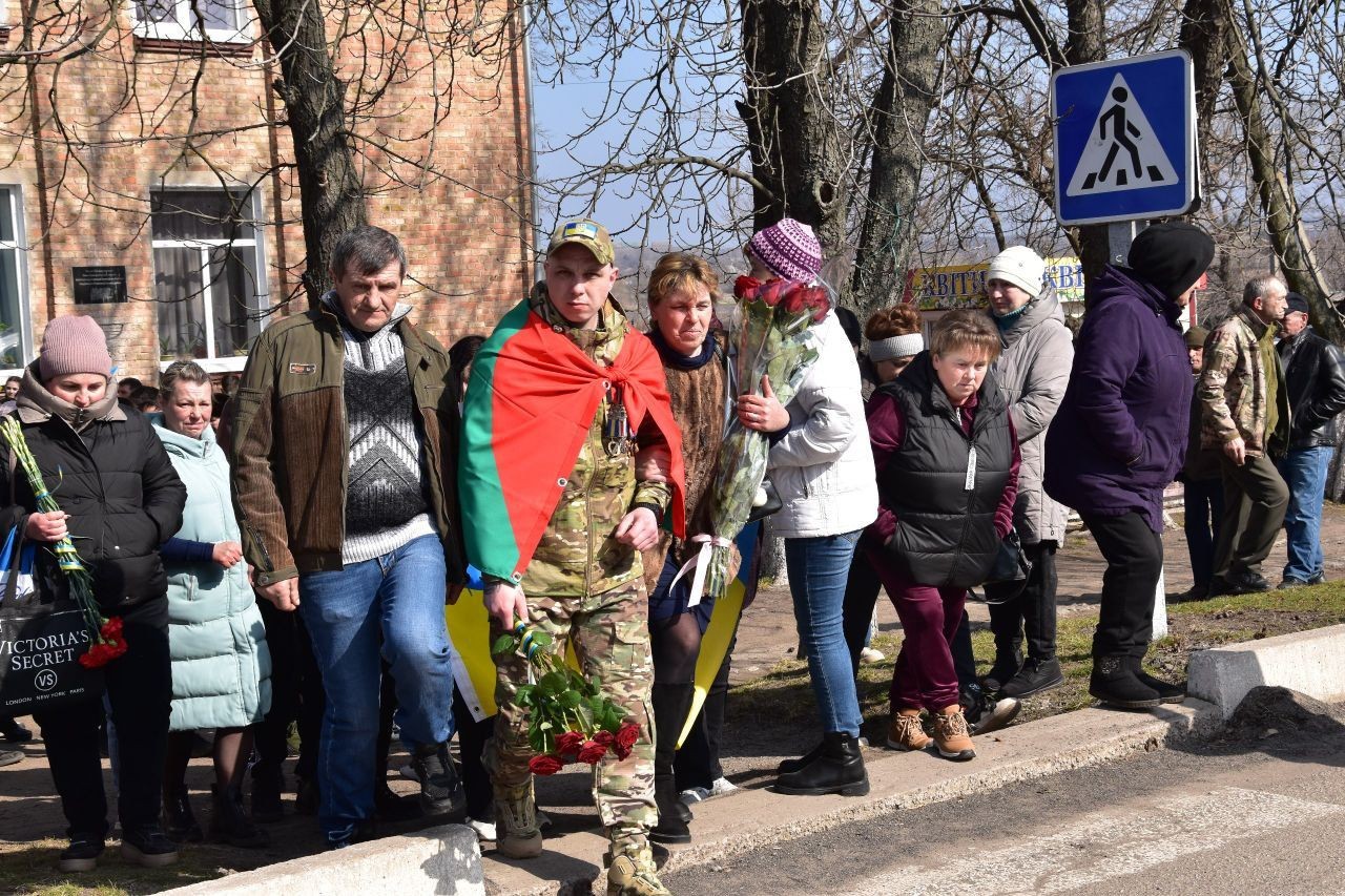 У Новопразькій громаді зустріли захисника, який повернувся з російського полону У Новопразькій громаді зустріли захисника, який повернувся з російського полону