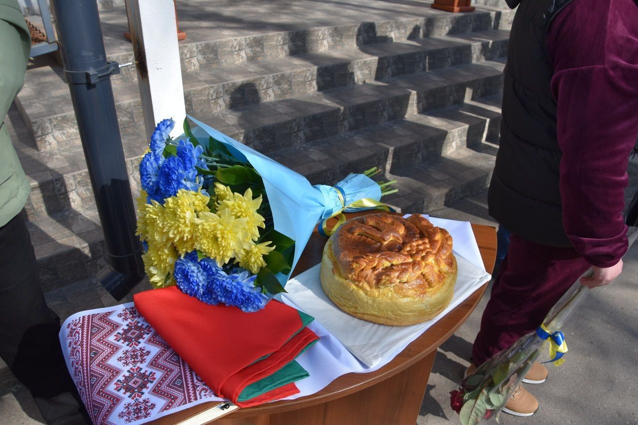 У Новопразькій громаді зустріли захисника, який повернувся з російського полону У Новопразькій громаді зустріли захисника, який повернувся з російського полону