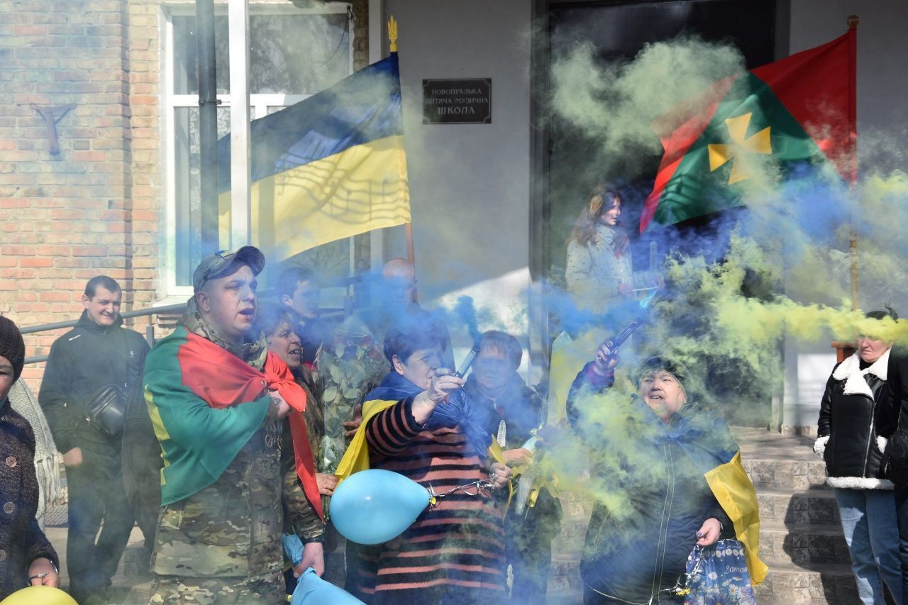 У Новопразькій громаді зустріли захисника, який повернувся з російського полону У Новопразькій громаді зустріли захисника, який повернувся з російського полону