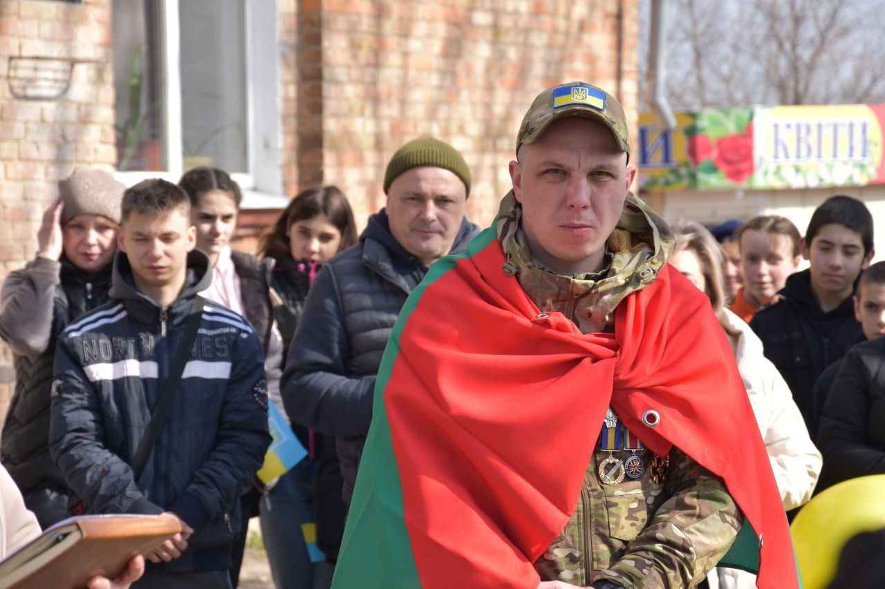 У Новопразькій громаді зустріли захисника, який повернувся з російського полону У Новопразькій громаді зустріли захисника, який повернувся з російського полону