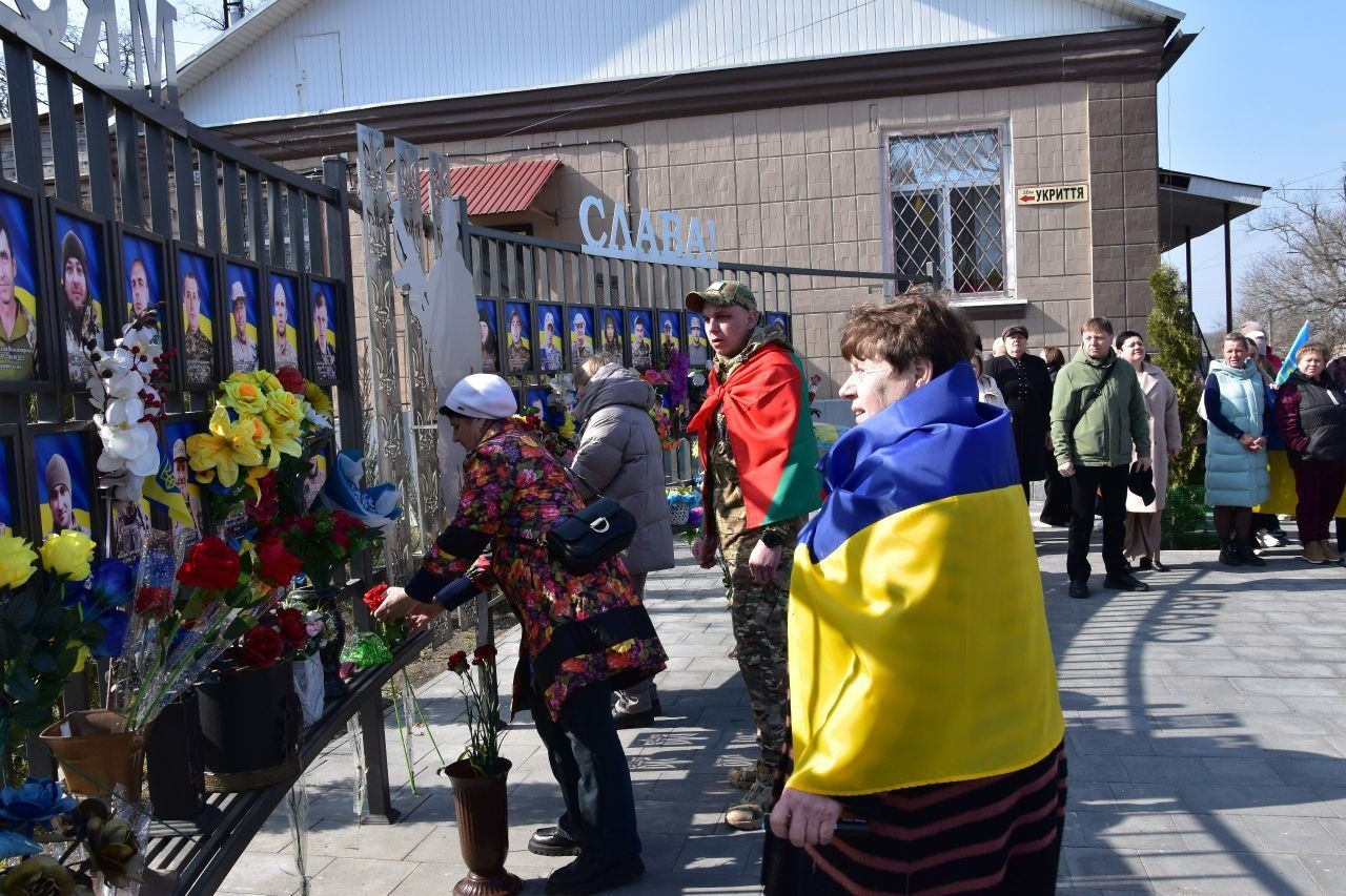 У Новопразькій громаді зустріли захисника, який повернувся з російського полону У Новопразькій громаді зустріли захисника, який повернувся з російського полону