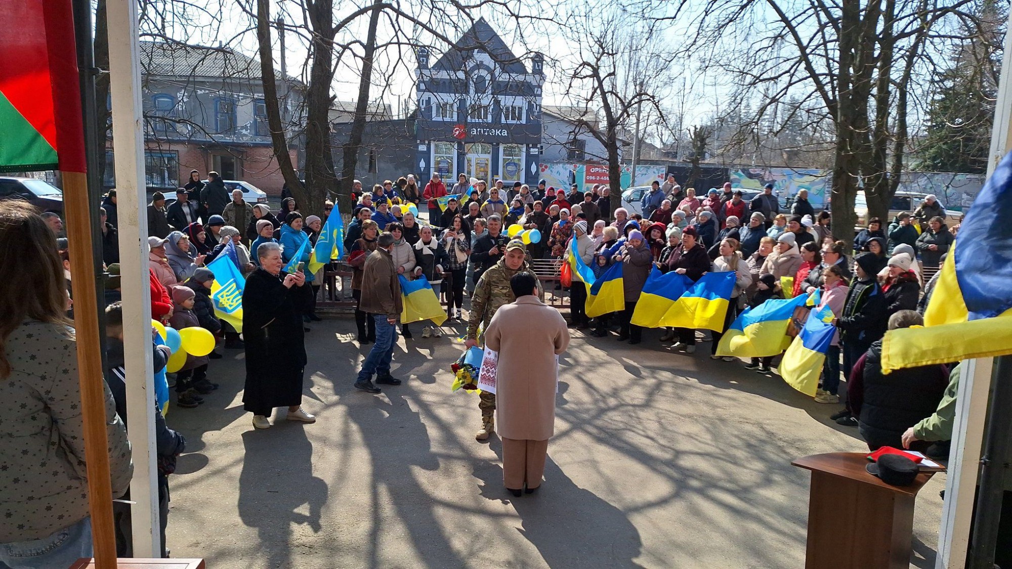 У Новопразькій громаді зустріли захисника, який повернувся з російського полону У Новопразькій громаді зустріли захисника, який повернувся з російського полону