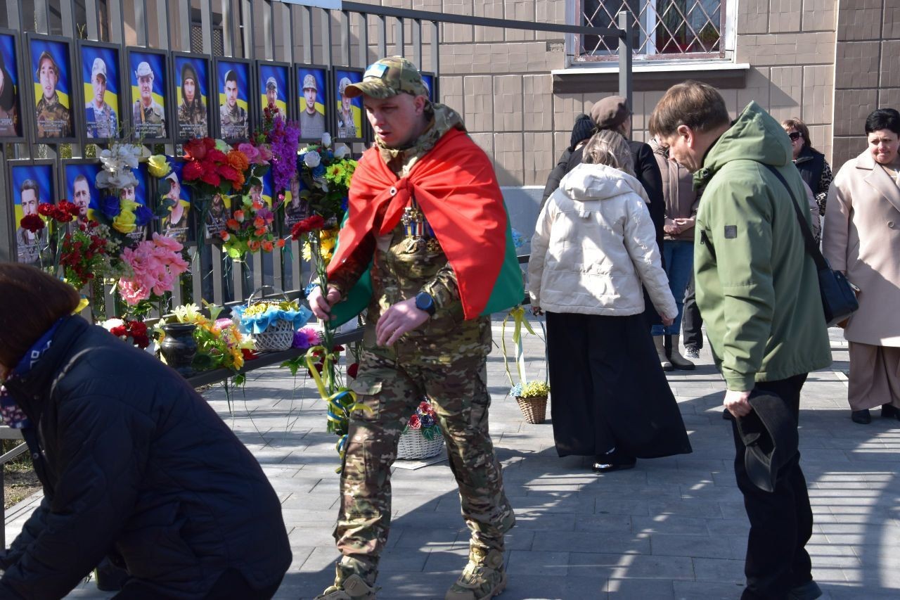 У Новопразькій громаді зустріли захисника, який повернувся з російського полону У Новопразькій громаді зустріли захисника, який повернувся з російського полону