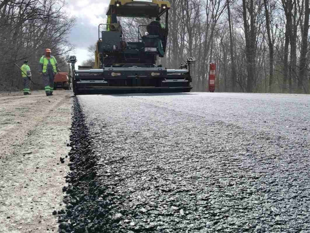 На Кіровоградщині тривають дорожні роботи