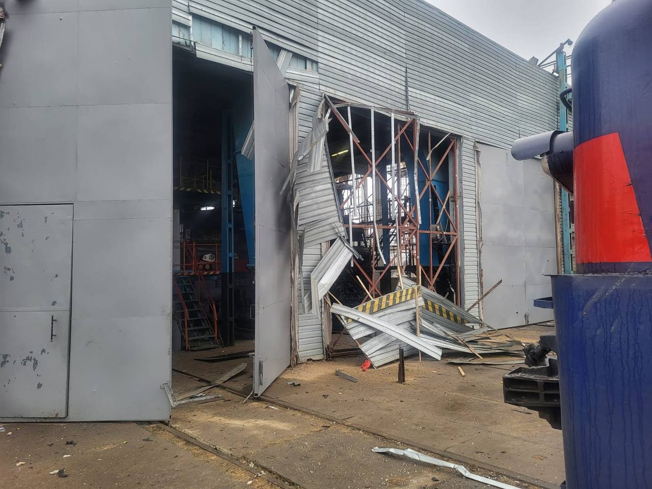 Нічна атака дронів на Кіровоградщину: без жертв, але пошкоджено локомотиви