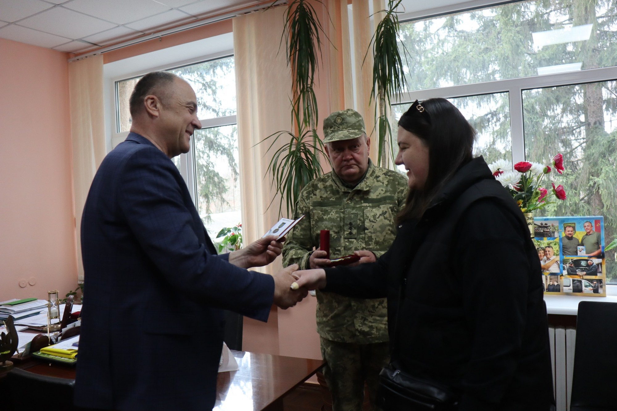 В Онуфріївській громаді нагородили дружину бійця 22-ї окремої механізованої бригади