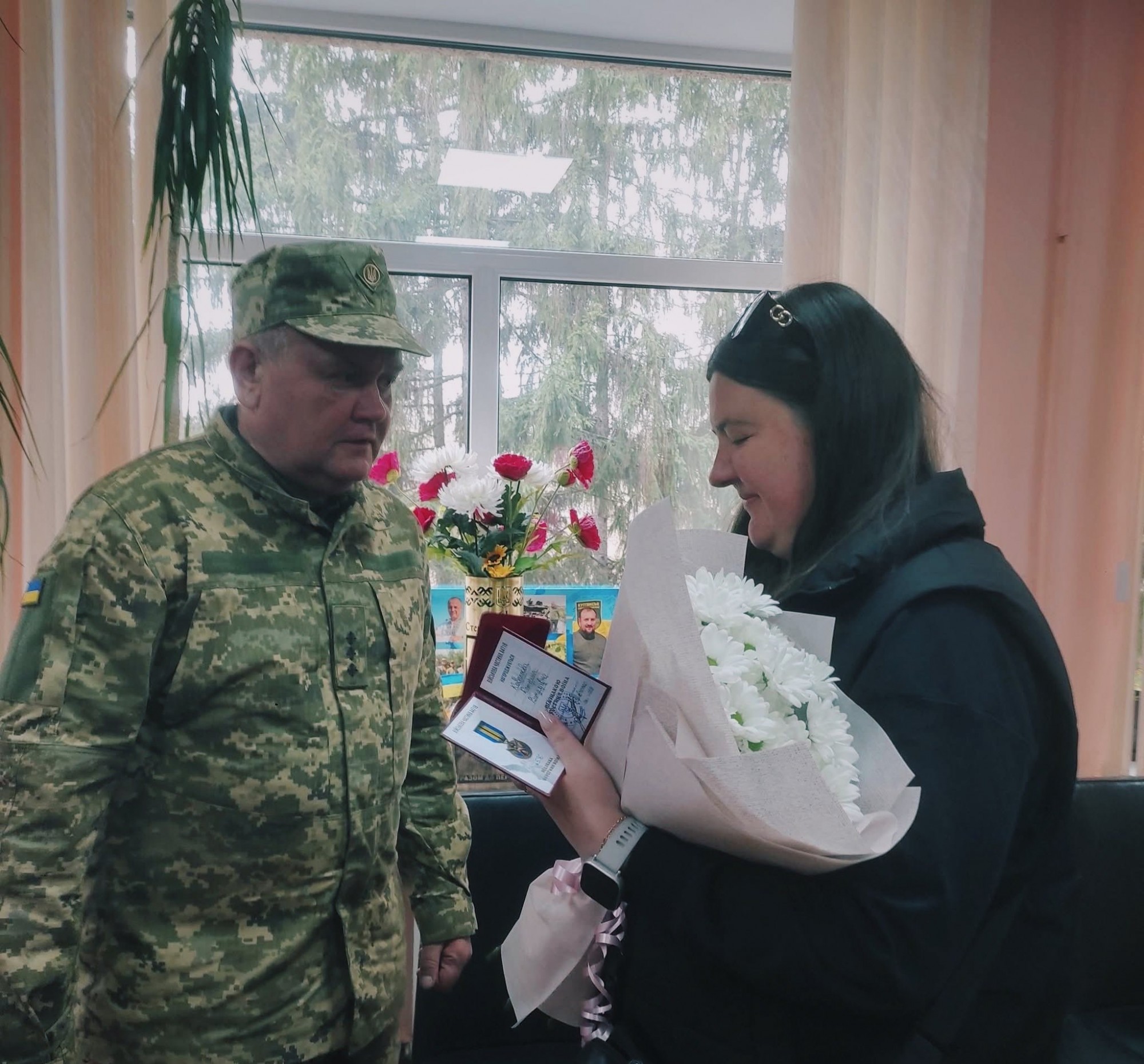 В Онуфріївській громаді нагородили дружину бійця 22-ї окремої механізованої бригади
