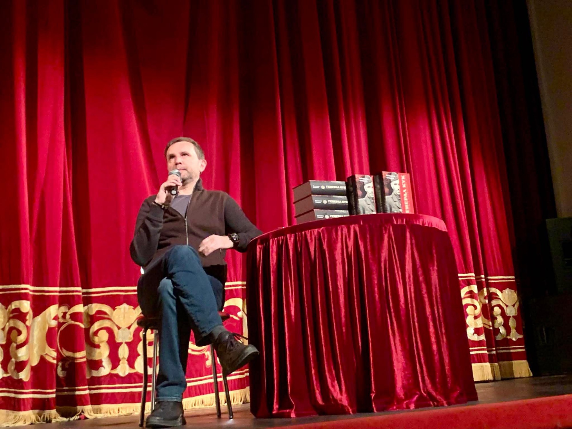 «Ще ніколи не збирав такі повні зали»: Володимир В'ятрович представив у Кропивницькому свою книгу про останнього головнокомандувача УПА Василя Кука 