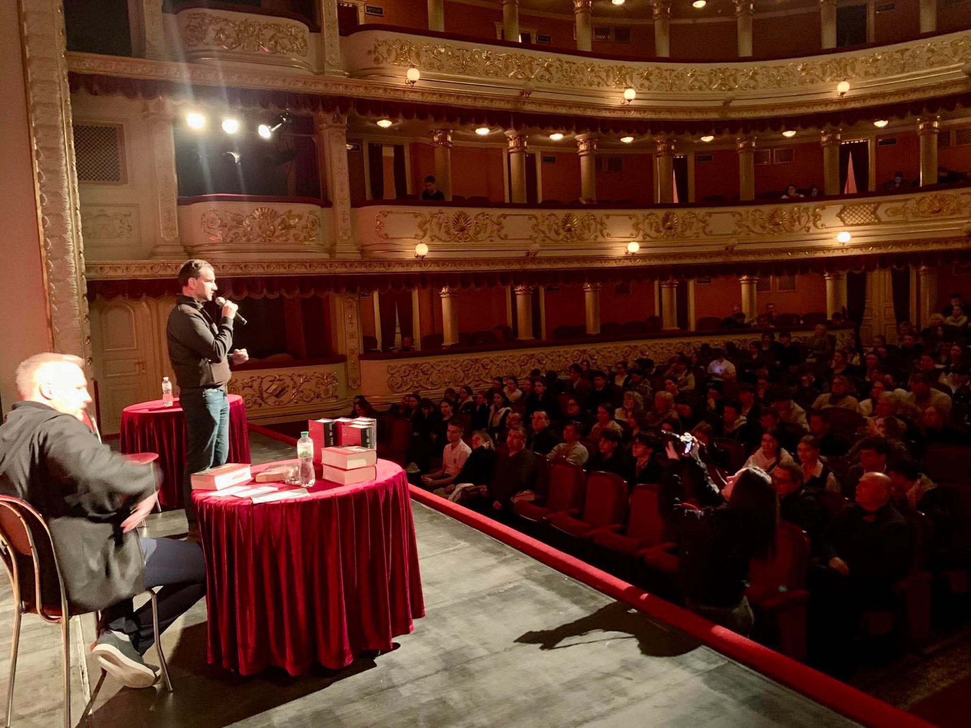 «Ще ніколи не збирав такі повні зали»: Володимир В'ятрович представив у Кропивницькому свою книгу про останнього головнокомандувача УПА Василя Кука 