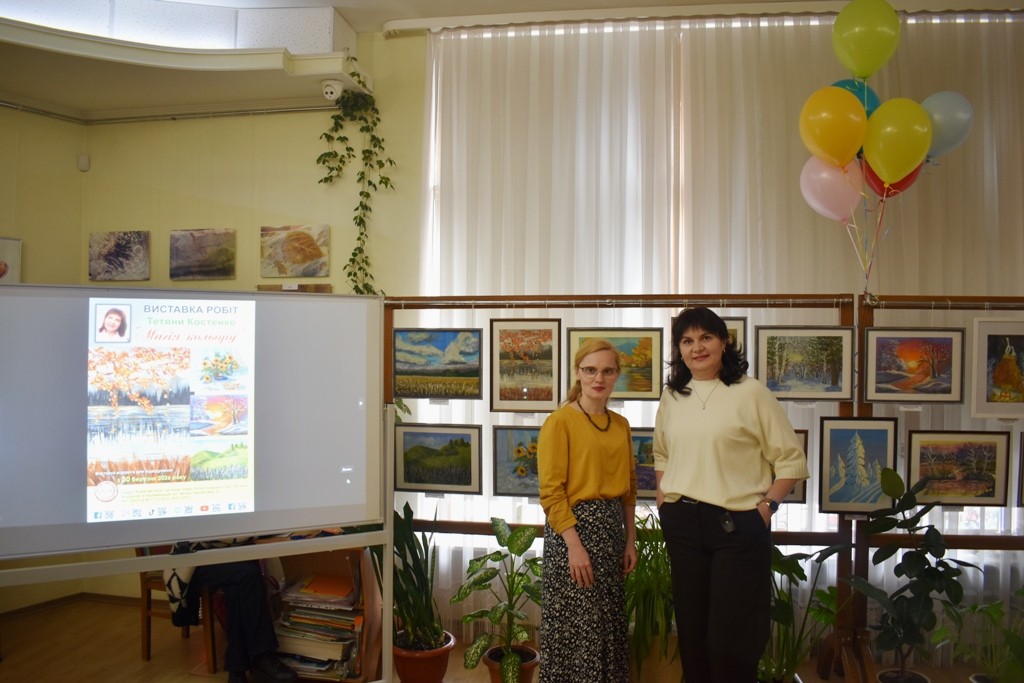 «Магія кольору» як ліки для душі: у Кропивницькому відкрилася виставка Тетяни Костенко