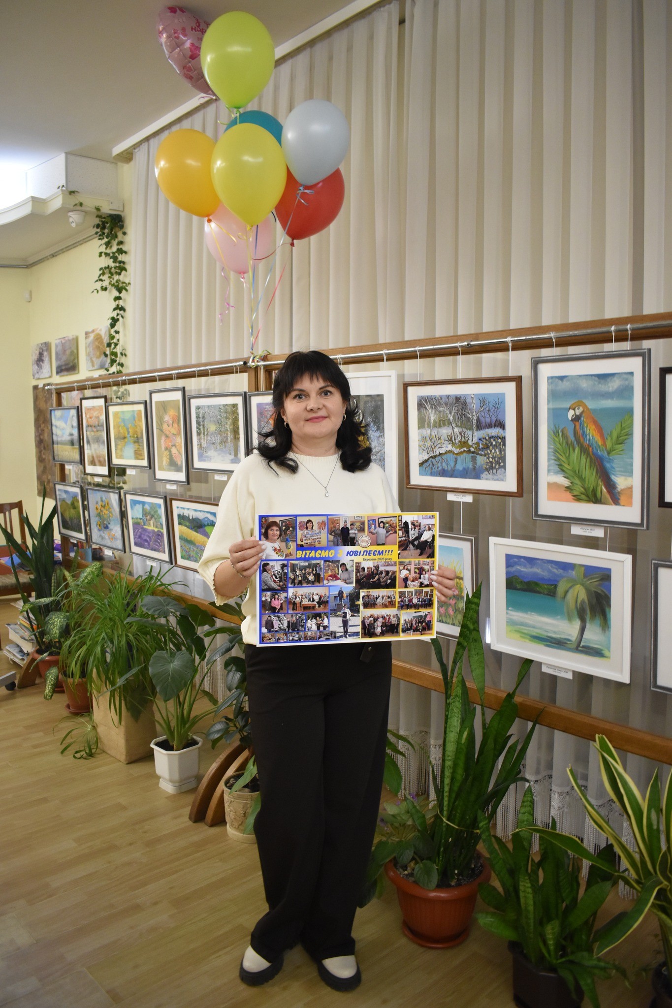 «Магія кольору» як ліки для душі: у Кропивницькому відкрилася виставка Тетяни Костенко