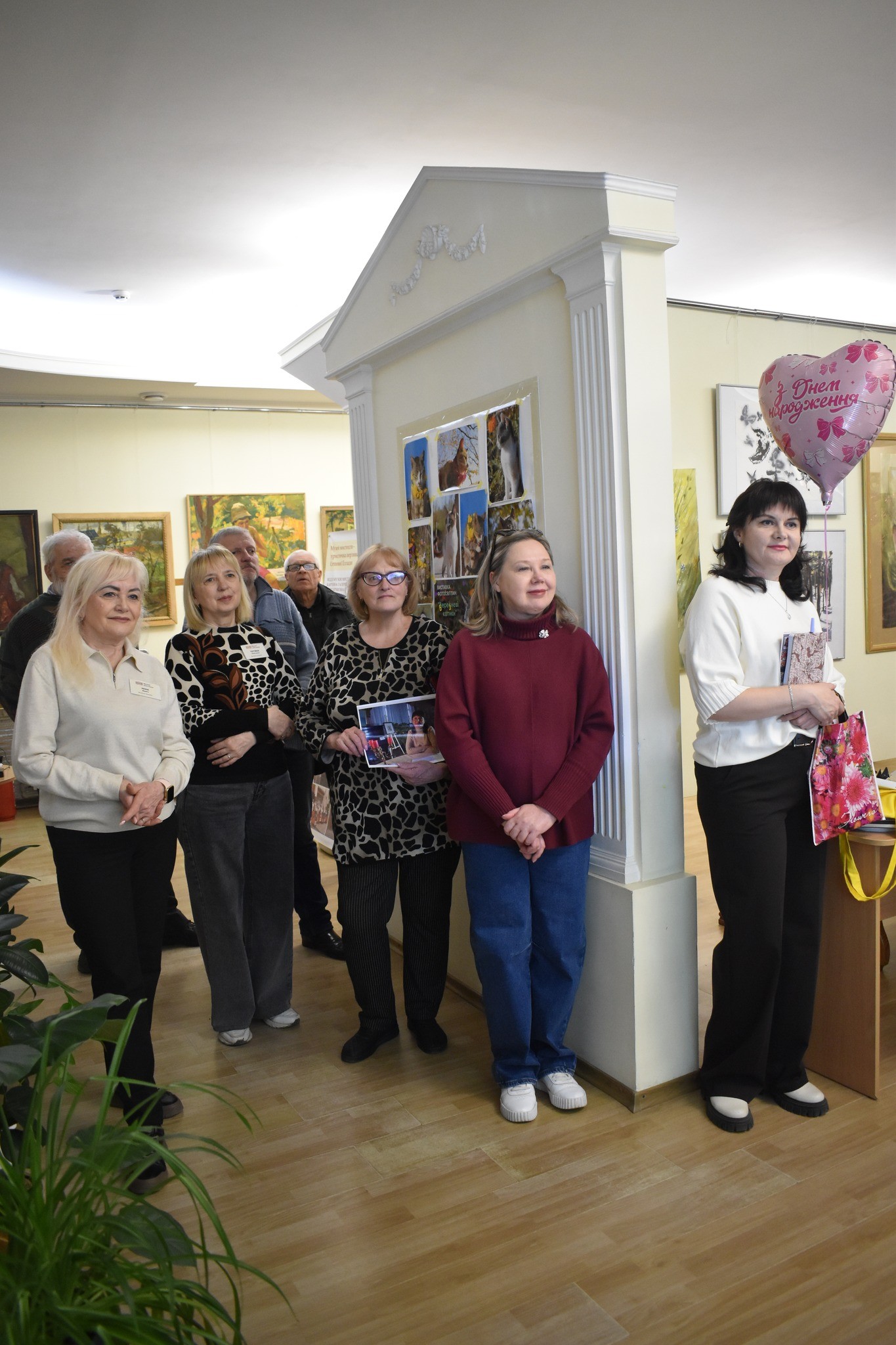 «Магія кольору» як ліки для душі: у Кропивницькому відкрилася виставка Тетяни Костенко