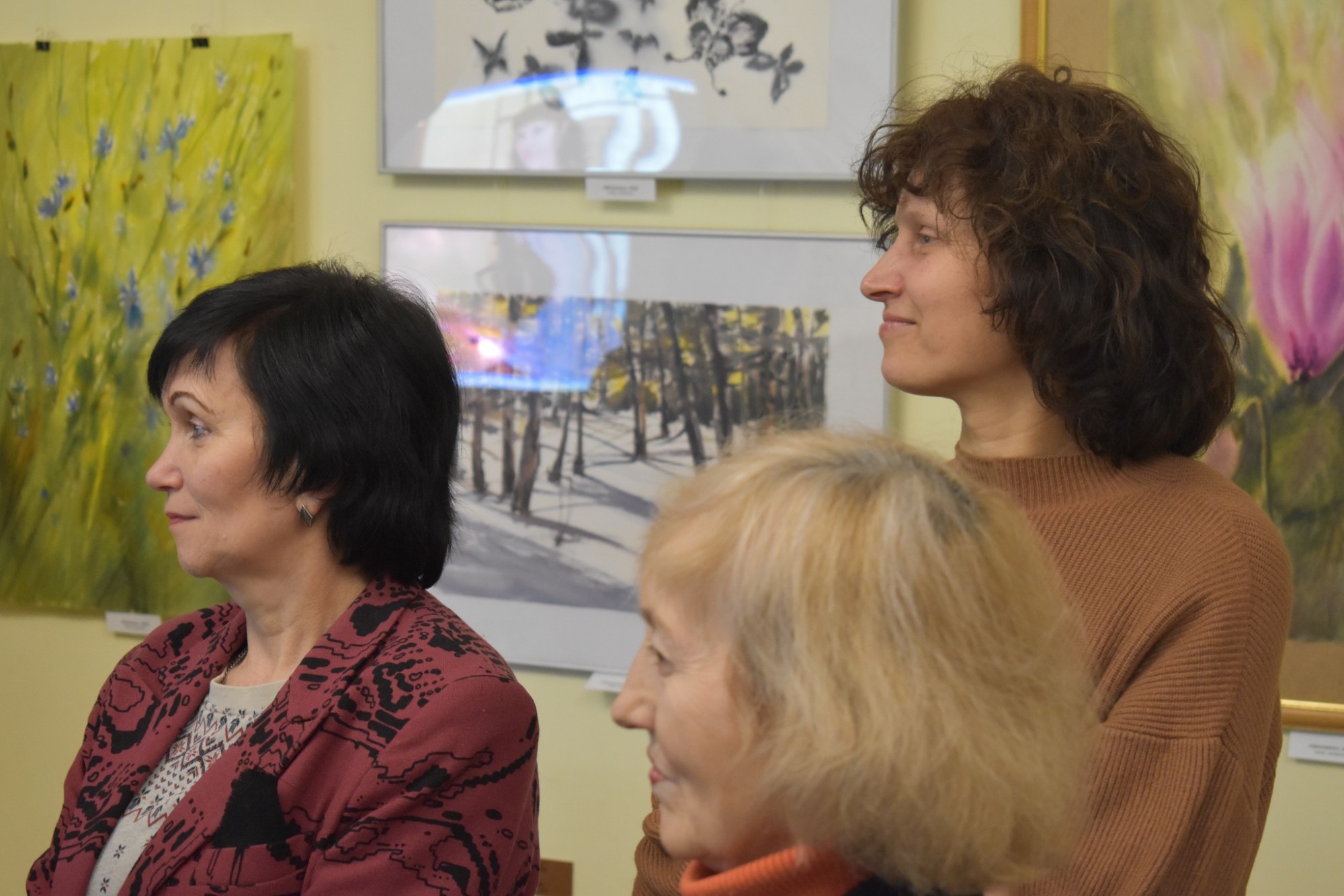 «Магія кольору» як ліки для душі: у Кропивницькому відкрилася виставка Тетяни Костенко