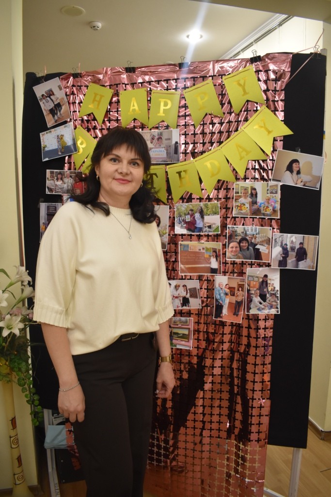 «Магія кольору» як ліки для душі: у Кропивницькому відкрилася виставка Тетяни Костенко