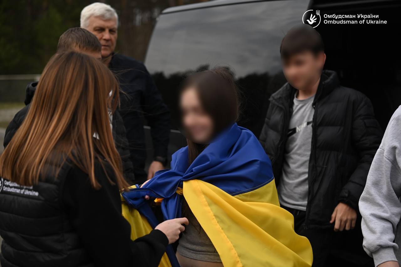 Гуманітарна місія Bring Kids Back UA: 7 українських дітей повернулися з окупованих територій