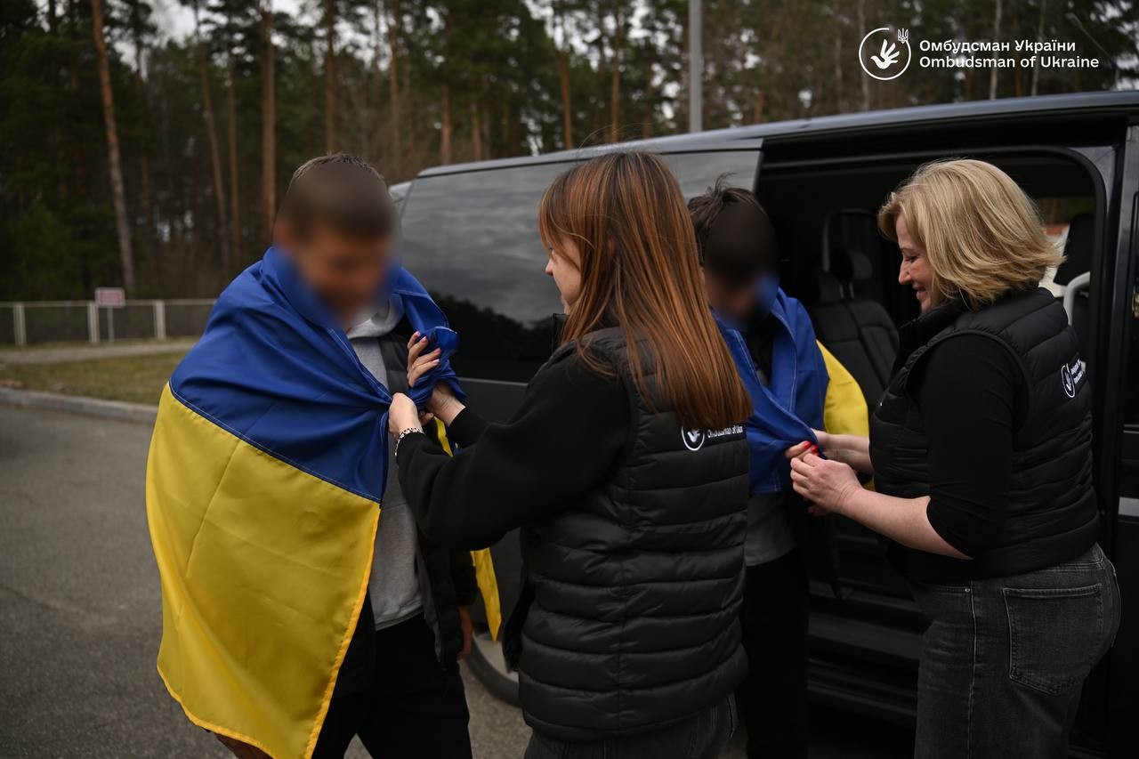 Гуманітарна місія Bring Kids Back UA: 7 українських дітей повернулися з окупованих територій