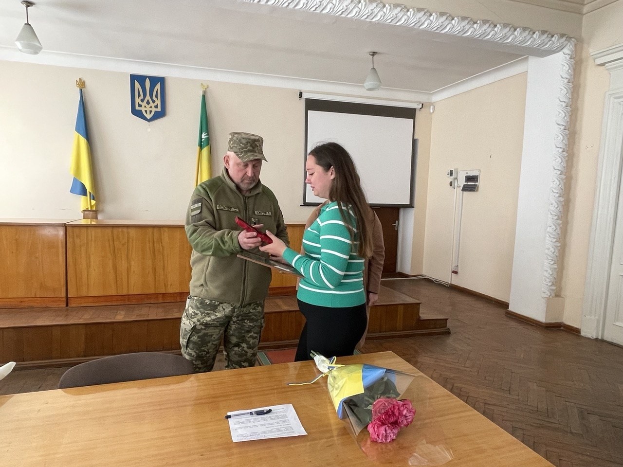 В Олександрівці родині загиблого прикордонника вручили орден «За мужність» III ступеня