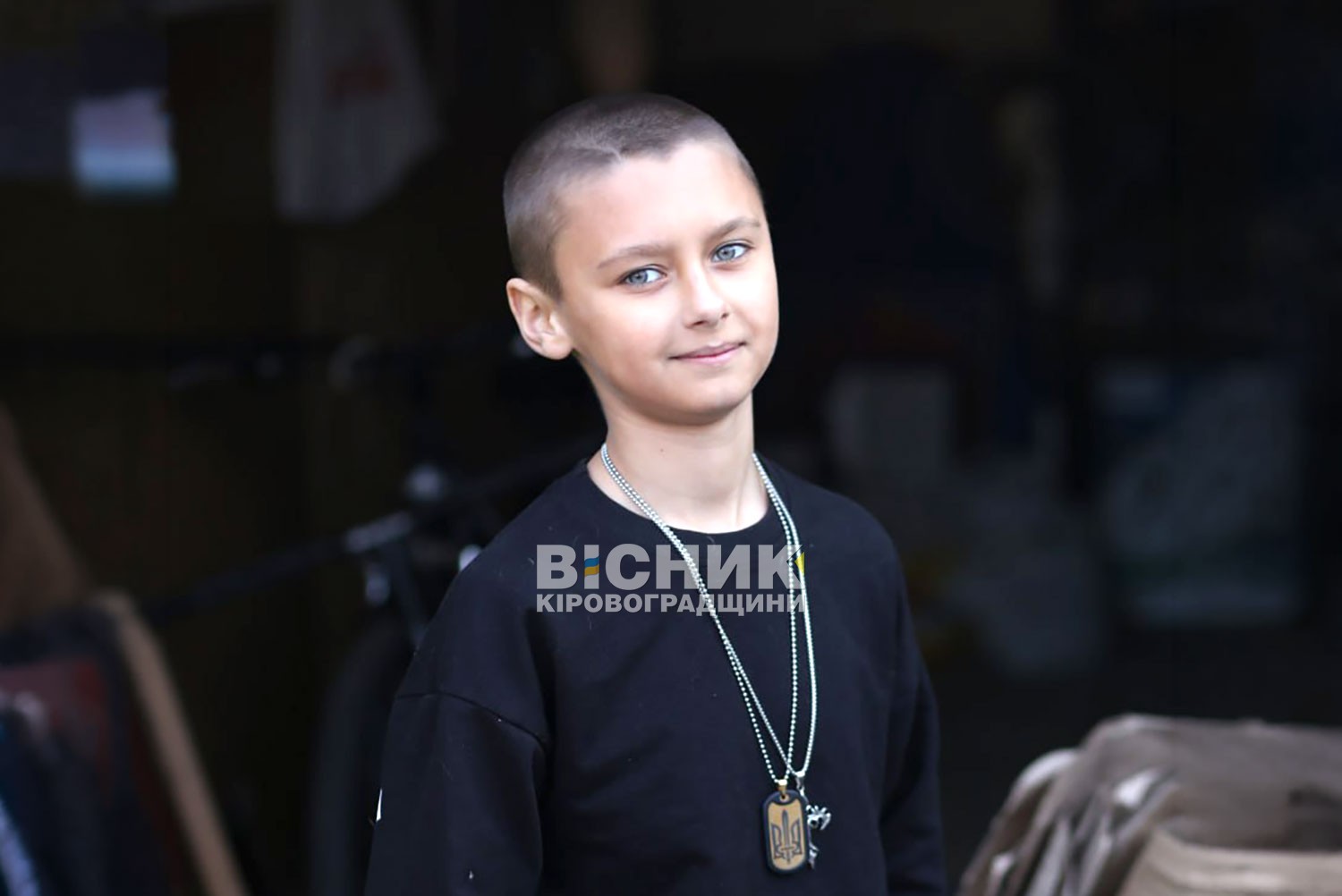 Замість іграшок — окопні свічки: історія 11-річного волонтера Максима