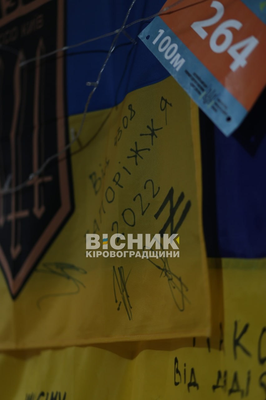 Замість іграшок — окопні свічки: історія 11-річного волонтера Максима