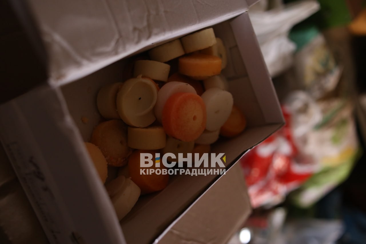 Замість іграшок — окопні свічки: історія 11-річного волонтера Максима