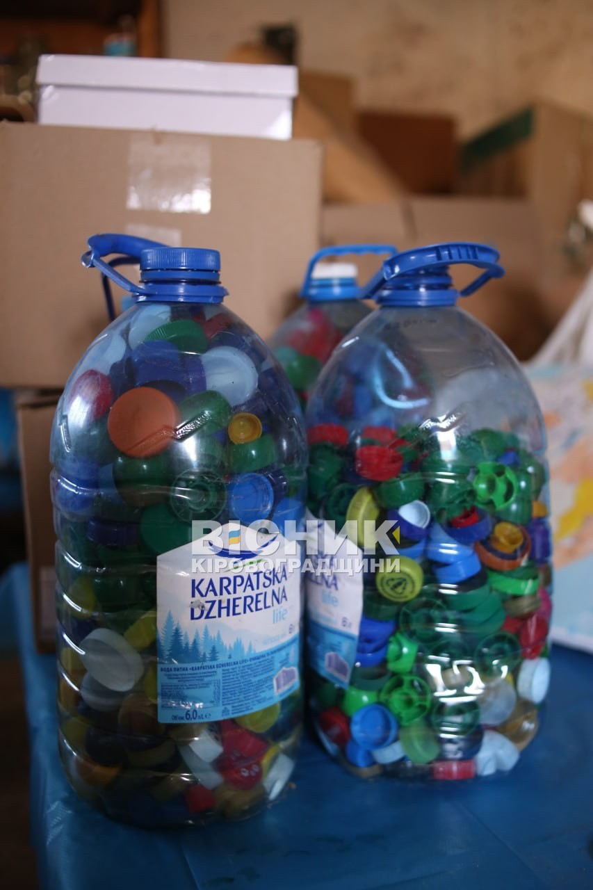 Замість іграшок — окопні свічки: історія 11-річного волонтера Максима