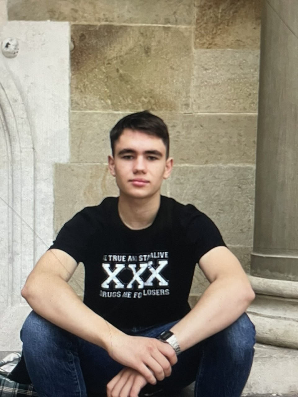 Вікторія Жидкова: «Підняла гирю 234 рази, вперше взявши до рук». Родина футболіста і воїна Миколи Жидкова будує мініфутбольне поле і бере участь у спортивних змаганнях — у пам'ять про сина