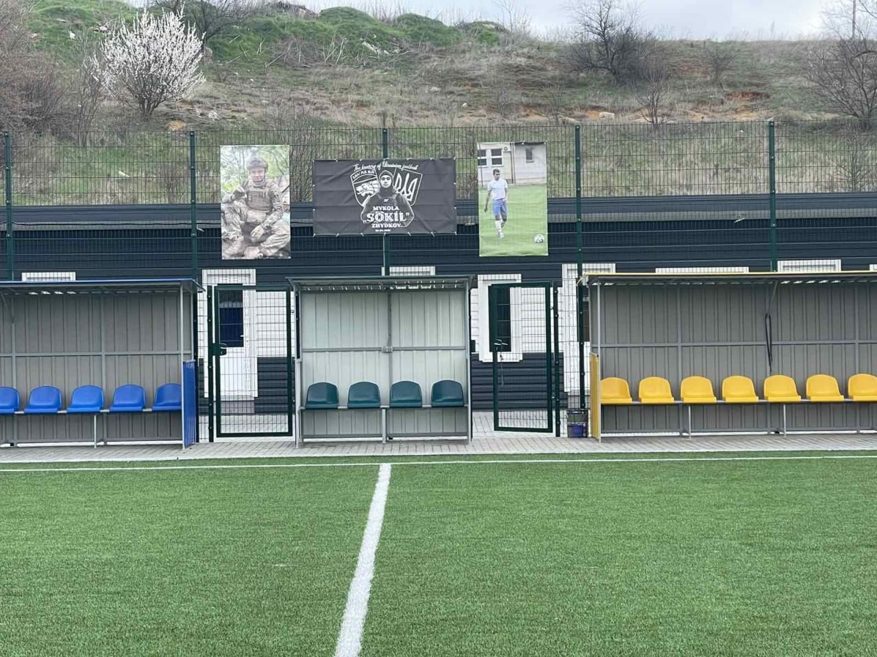 Вікторія Жидкова: «Підняла гирю 234 рази, вперше взявши до рук». Родина футболіста і воїна Миколи Жидкова будує мініфутбольне поле і бере участь у спортивних змаганнях — у пам'ять про сина