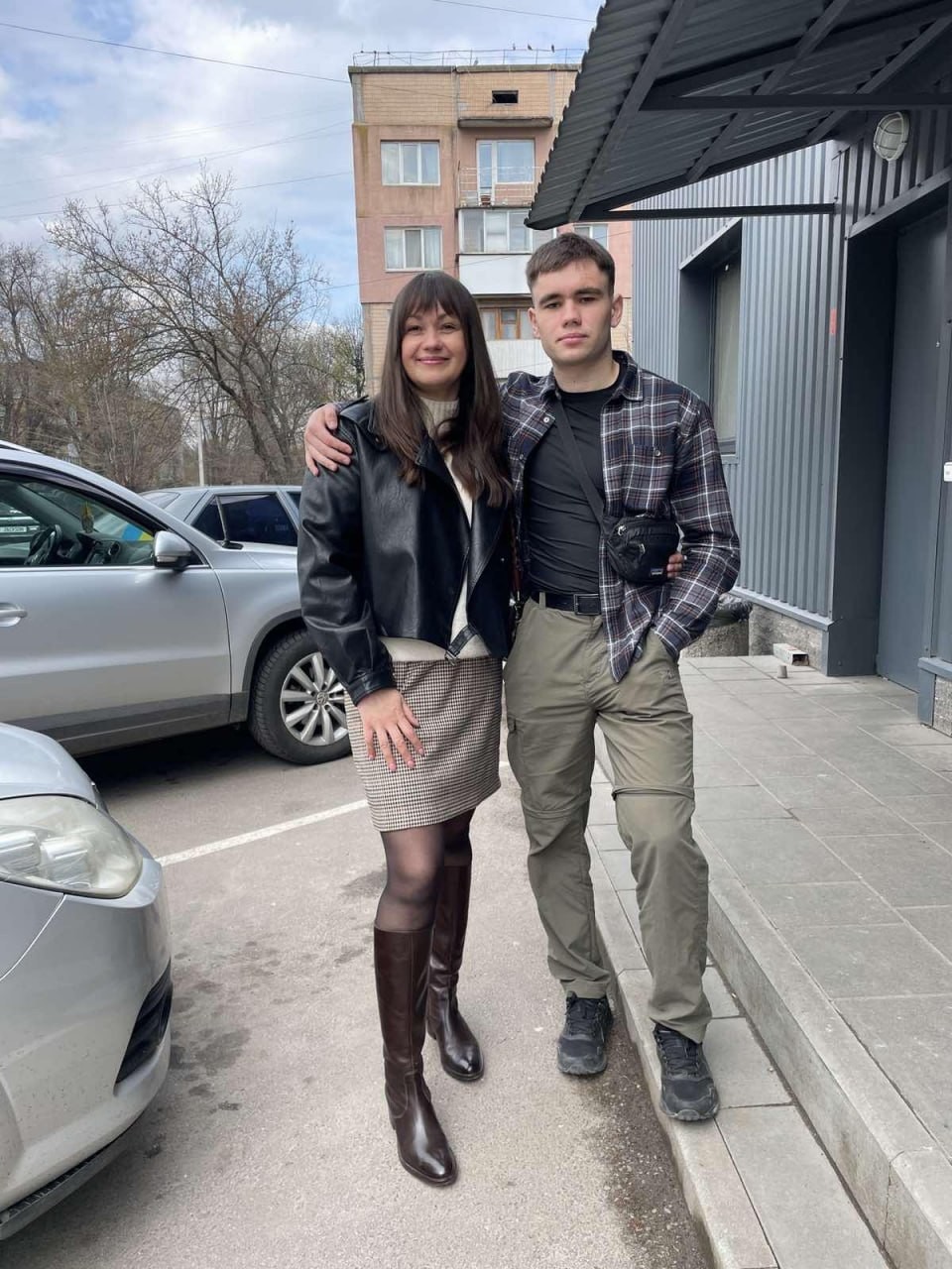 Вікторія Жидкова: «Підняла гирю 234 рази, вперше взявши до рук». Родина футболіста і воїна Миколи Жидкова будує мініфутбольне поле і бере участь у спортивних змаганнях — у пам'ять про сина