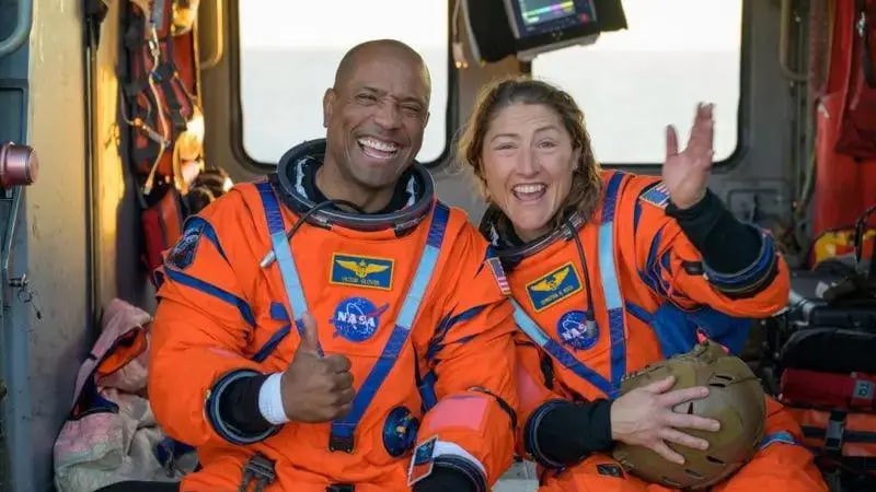 Космічна місія «Артеміда 2» успішно завершена