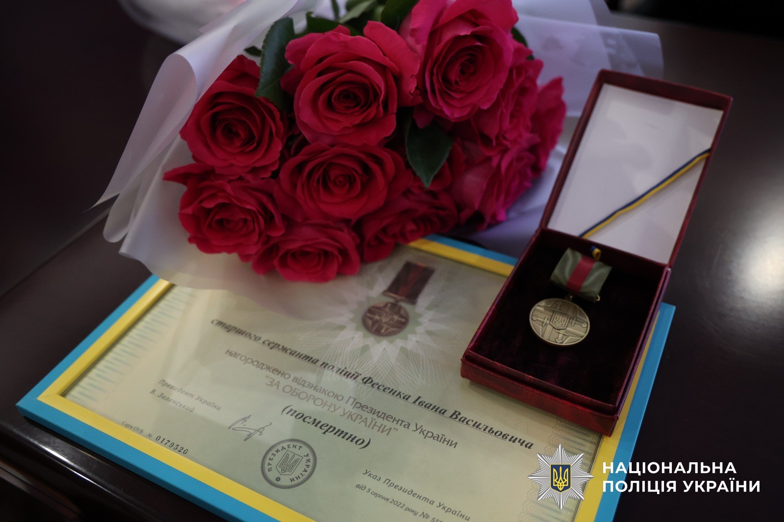 На Кіровоградщині родині загиблого поліцейського Івана Фесенка вручили державну нагороду