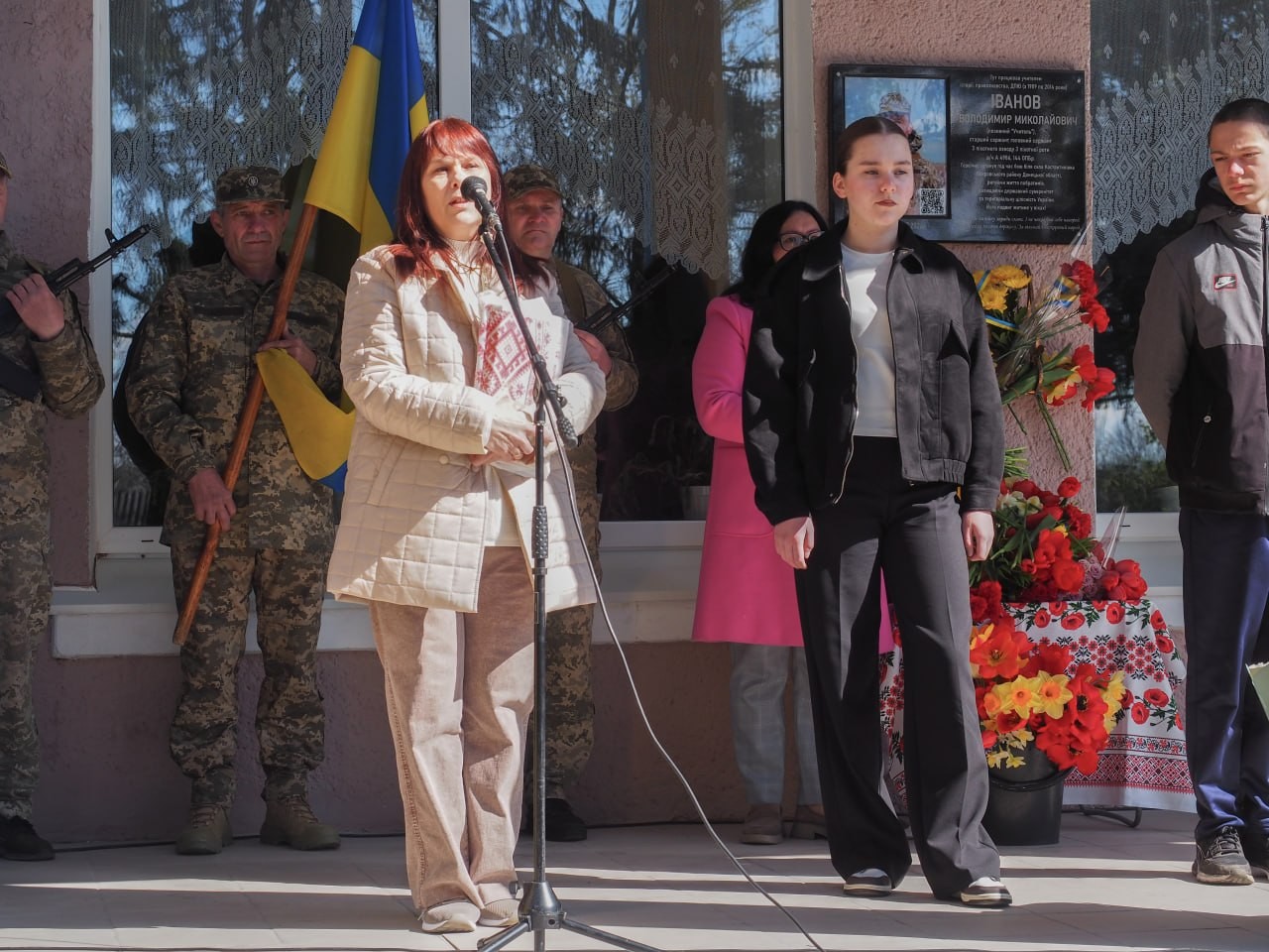 У Хащуватому вшанували пам'ять вчителя-героя Володимира Іванова