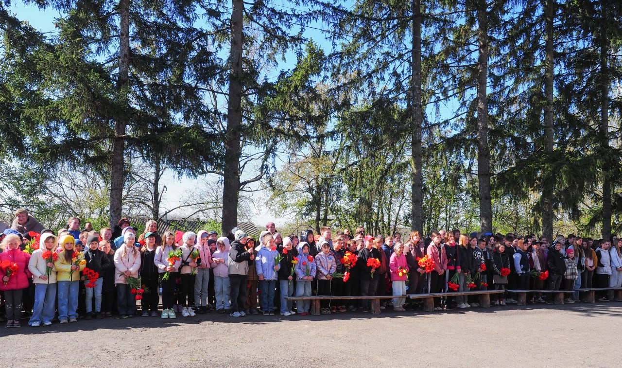 У Хащуватому вшанували пам'ять вчителя-героя Володимира Іванова