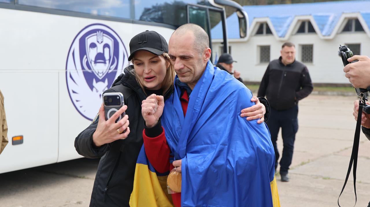 Другий етап великоднього обміну: 193 українських воїни повернулися додому