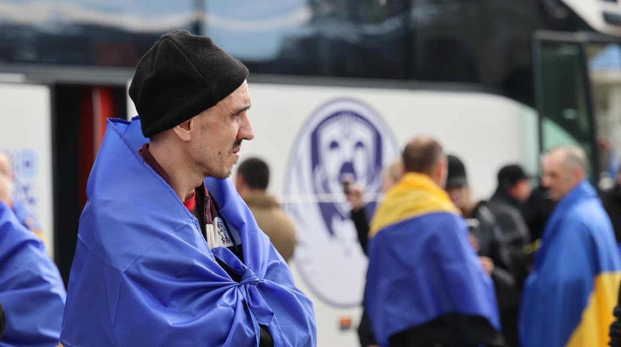 Другий етап великоднього обміну: 193 українських воїни повернулися додому