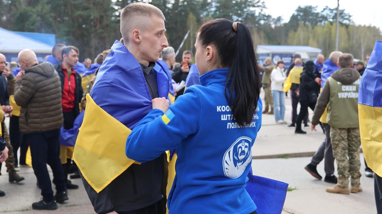 Другий етап великоднього обміну: 193 українських воїни повернулися додому