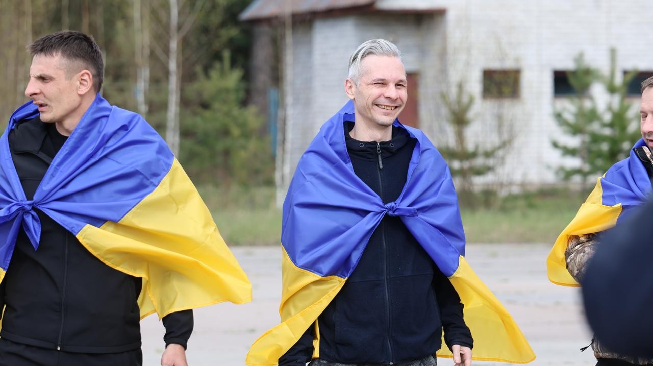 Другий етап великоднього обміну: 193 українських воїни повернулися додому