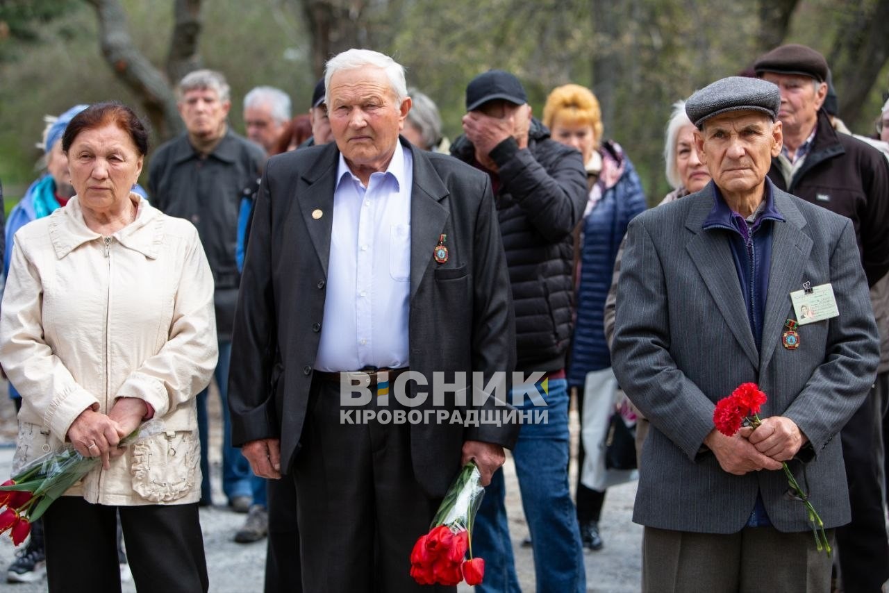 У Світловодську вшанували пам'ять жертв і героїв Чорнобиля
