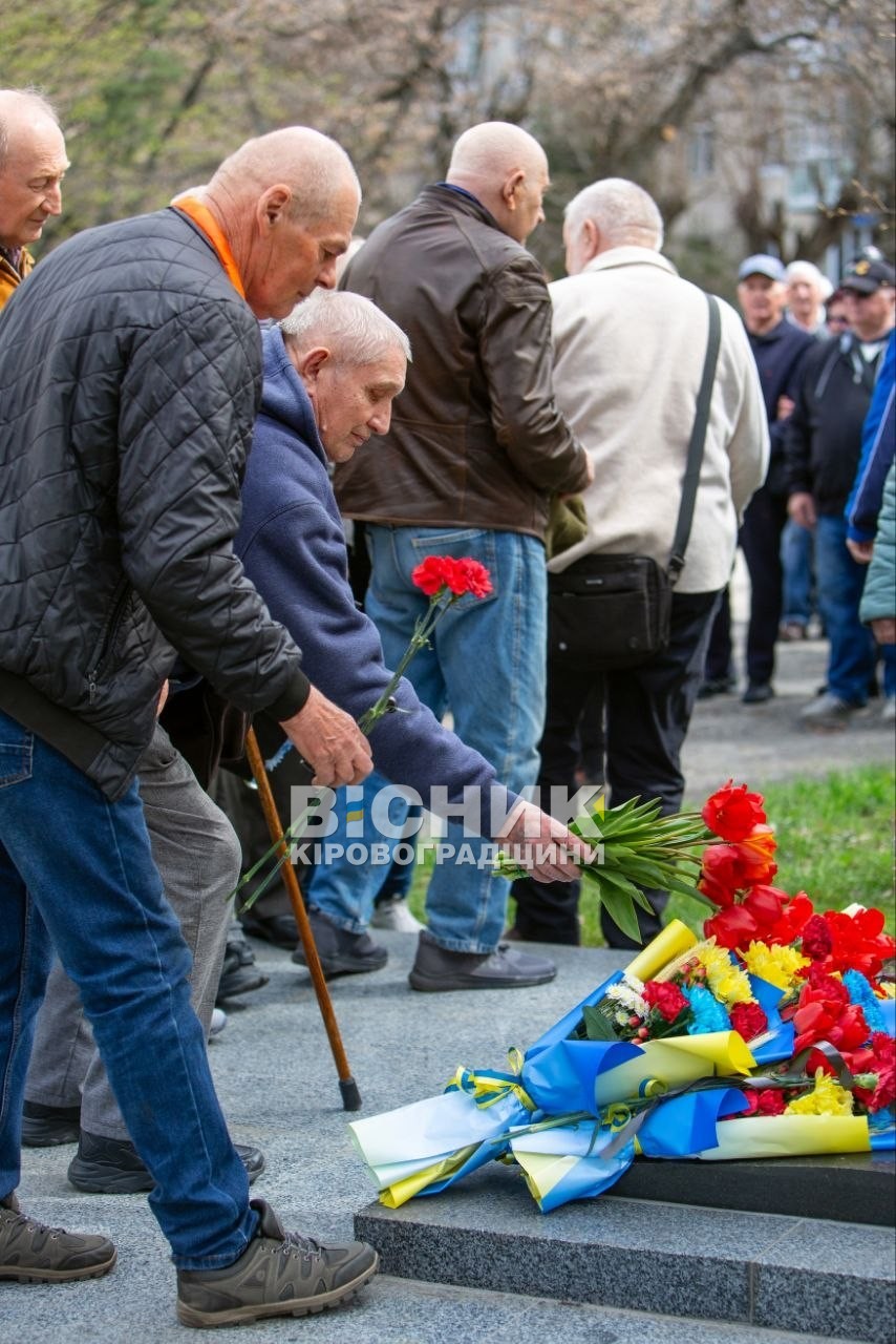 У Світловодську вшанували пам'ять жертв і героїв Чорнобиля