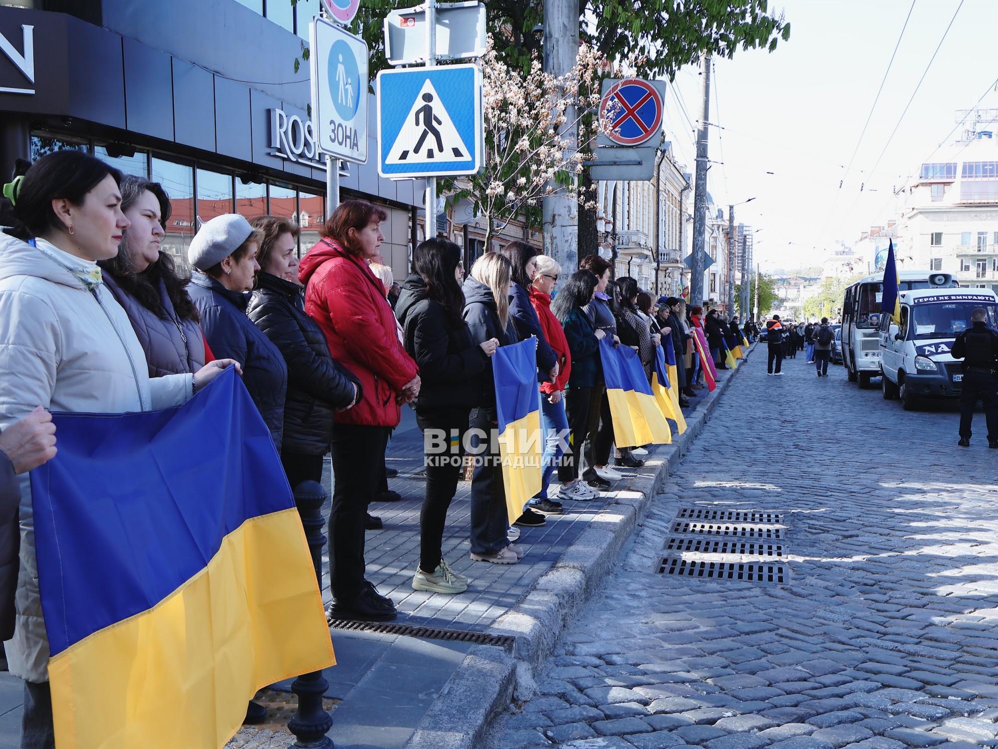 У центрі Кропивницького відбулося прощання з трьома військовими