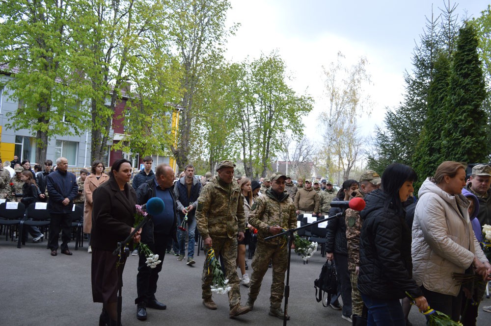 В Олександрівському ліцеї №1 відкрили меморіальні дошки чотирьом загиблим захисникам