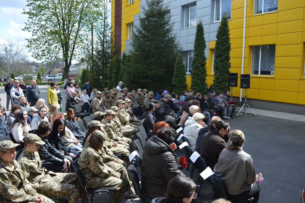 В Олександрівському ліцеї №1 відкрили меморіальні дошки чотирьом загиблим захисникам
