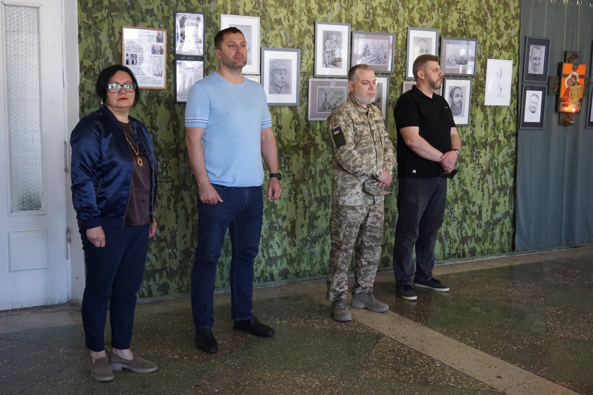 У Гайвороні презентували виставку воїна-митця Василя Теличка-Еверта «Щоденник»