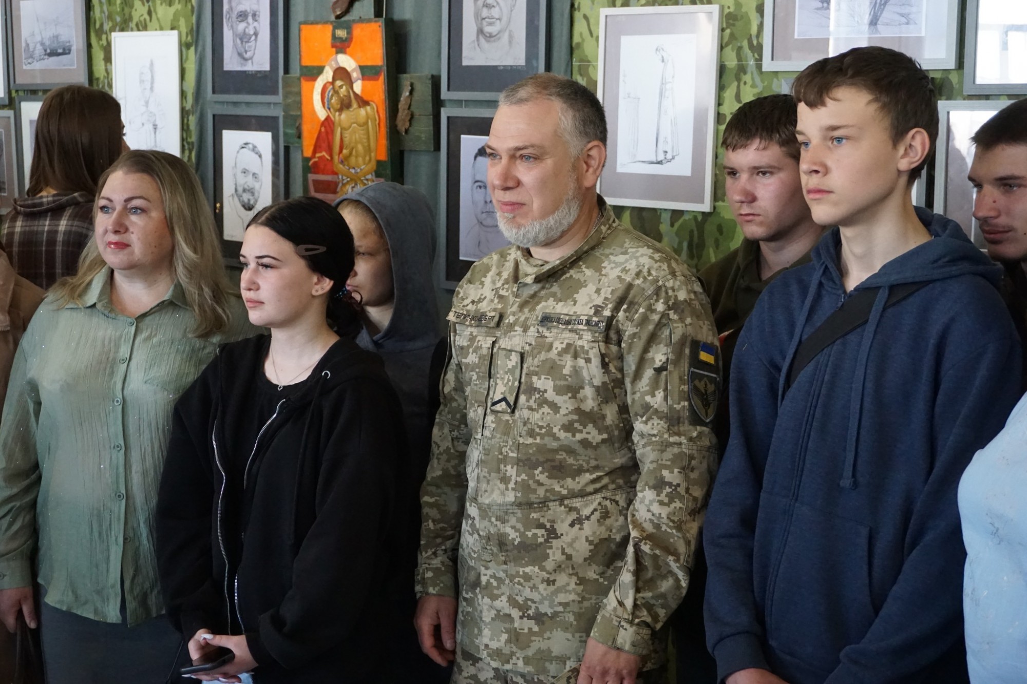 У Гайвороні презентували виставку воїна-митця Василя Теличка-Еверта «Щоденник»
