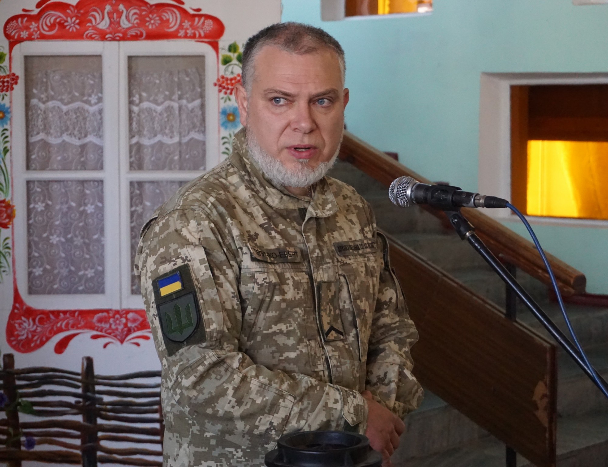 У Гайвороні презентували виставку воїна-митця Василя Теличка-Еверта «Щоденник»