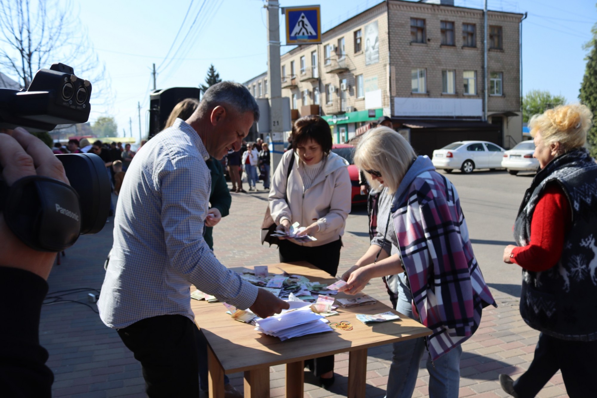 У Добровеличківці на благодійному ярмарку зібрали 263 000 гривень для 40-ї бригади ЗСУ