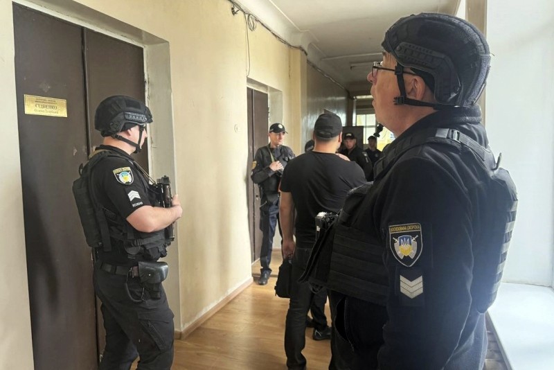 У Світловодській міській раді стався збройний інцидент: двоє поранених, перший заступник міського голови затриманий