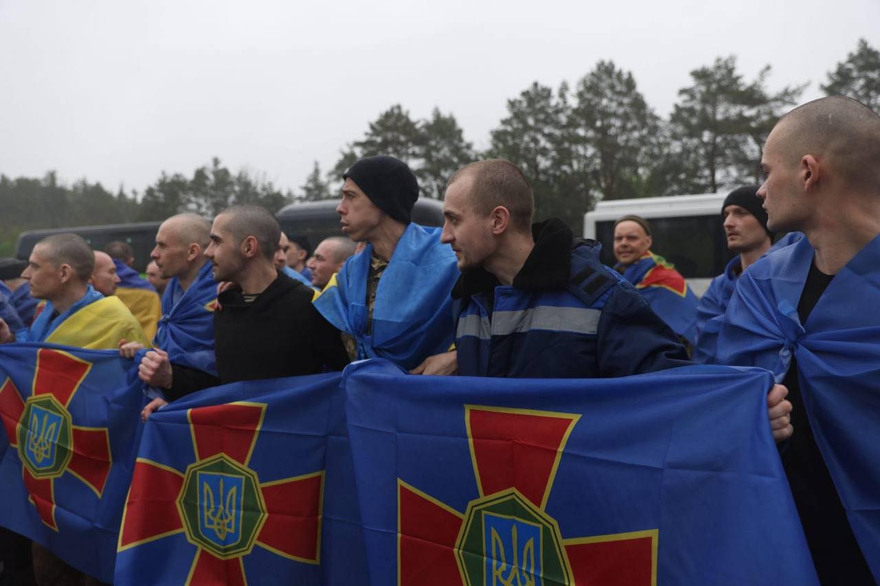 205 українців повернулися з російського полону: перший етап обміну 1000 на 1000