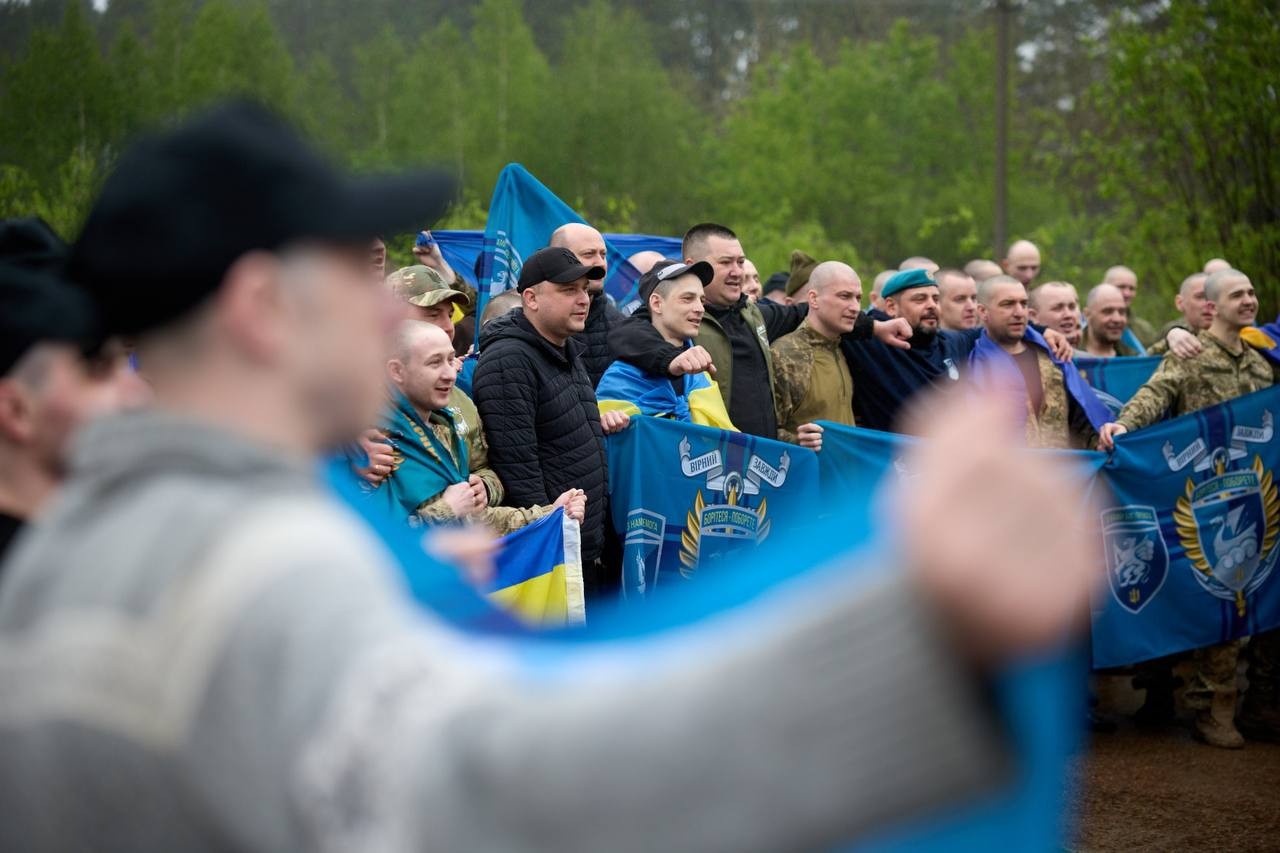 205 українців повернулися з російського полону: перший етап обміну 1000 на 1000