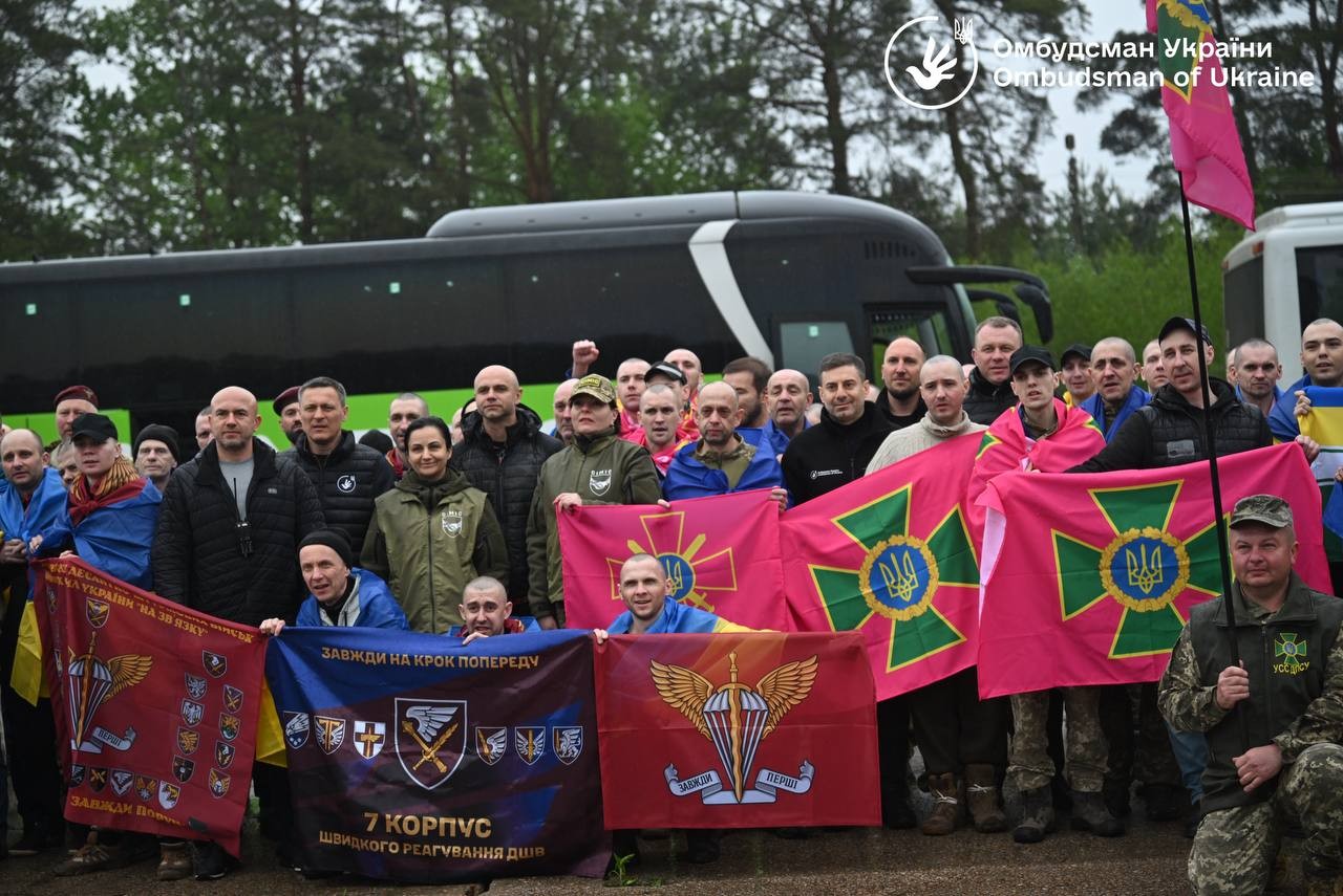 205 українців повернулися з російського полону: перший етап обміну 1000 на 1000