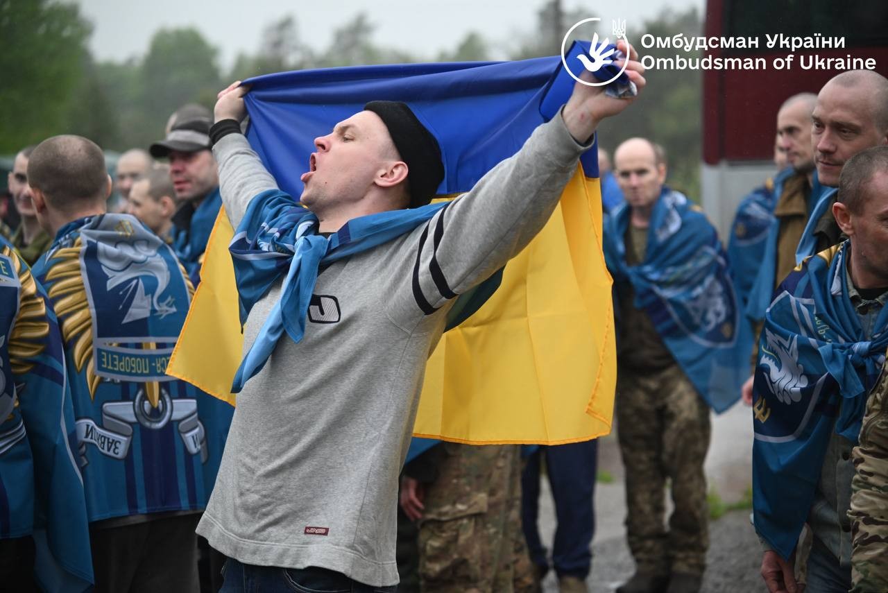 205 українців повернулися з російського полону: перший етап обміну 1000 на 1000